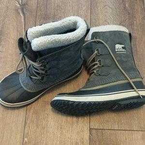 Sorel waterproof snow boots sz 9